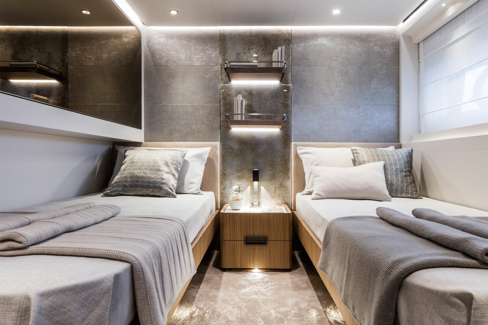 CustomLine120NewLowerDeck 0001 31875 1900x1267