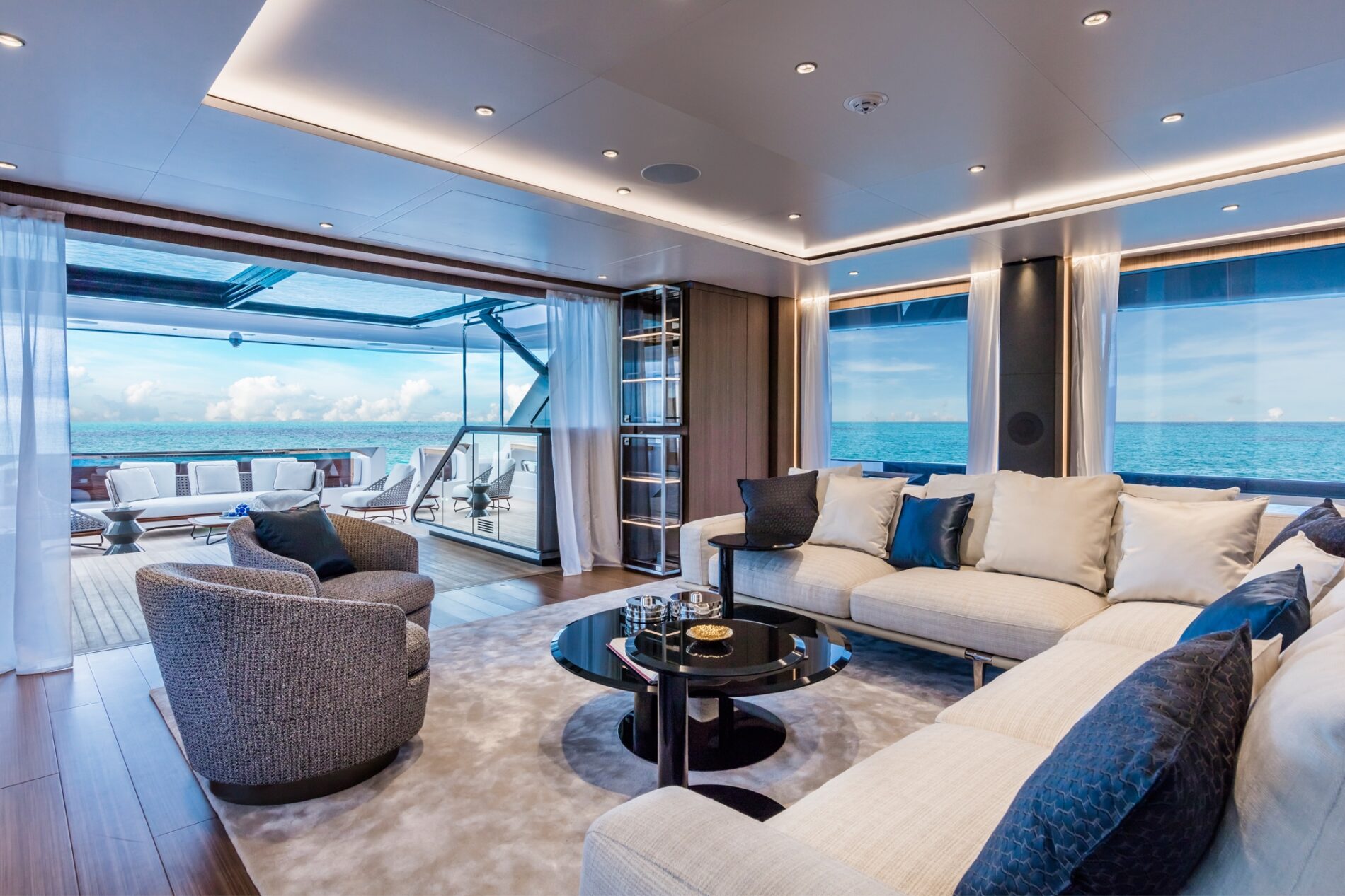 CustomLine120NewMainDeck 0003 31862 1900x1267