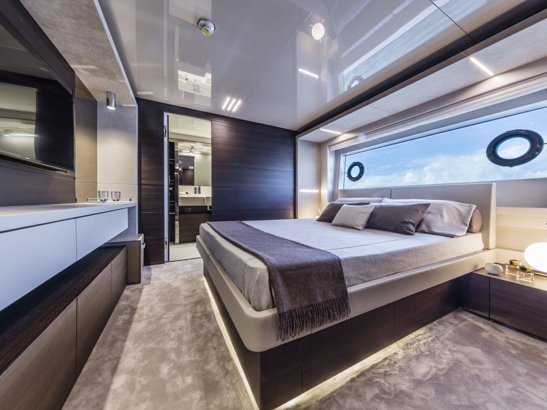 CustomLineNavetta37Lowerdeck 0004 18442 1900x1425