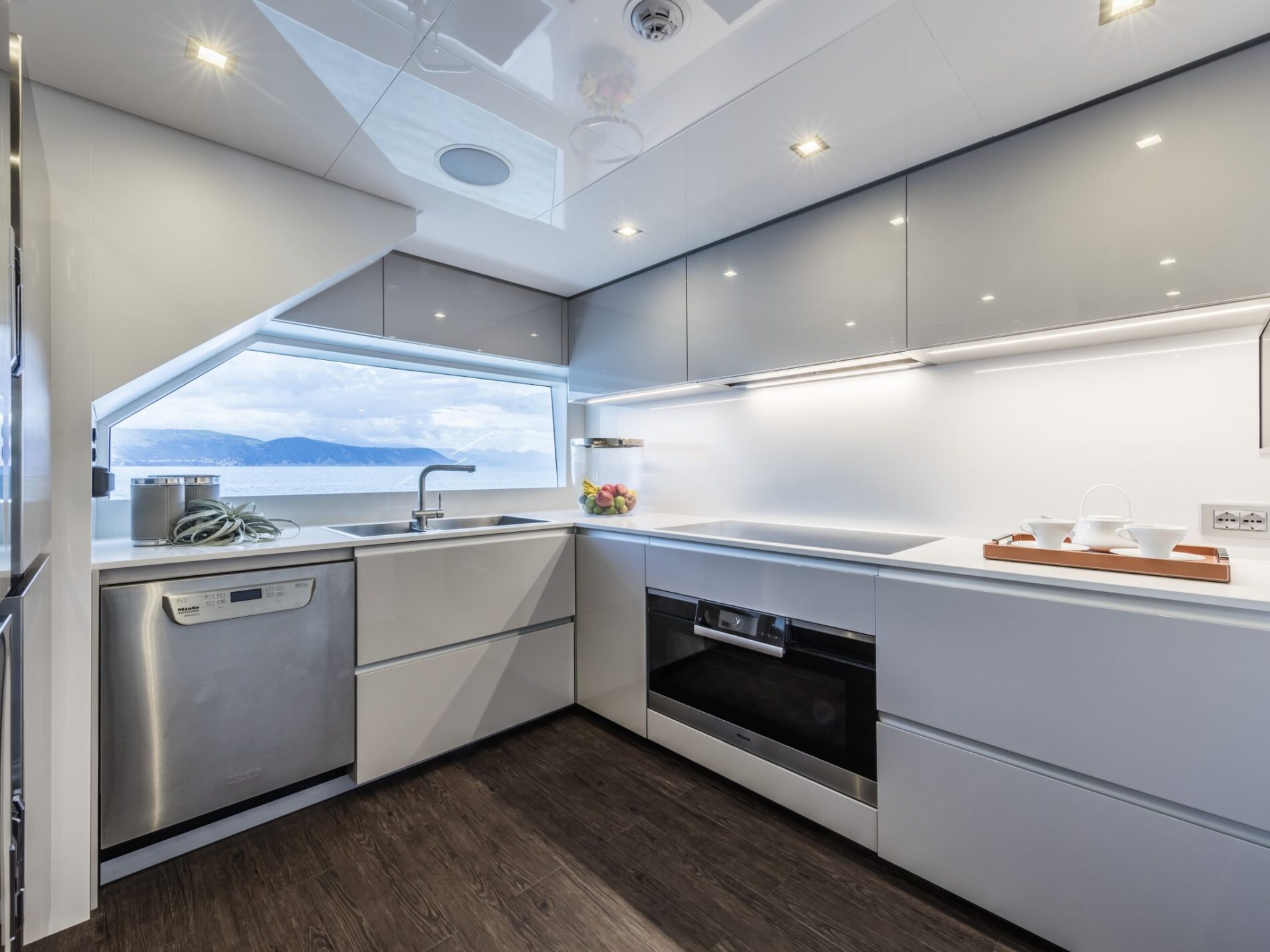 CustomLineNavetta37Maindeck 0002 18433 1900x1425