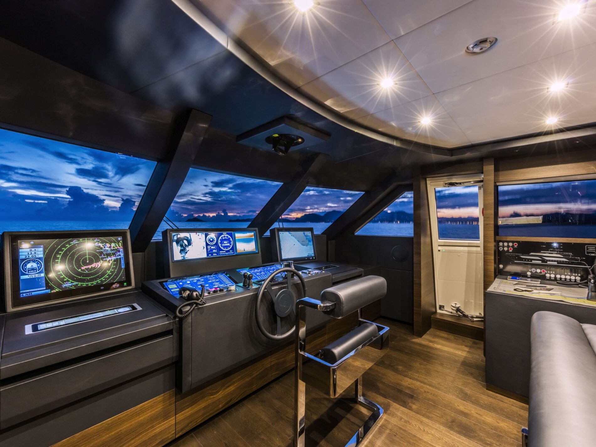 CustomLineNavetta37Upperdeck 0003 18446 1900x1425