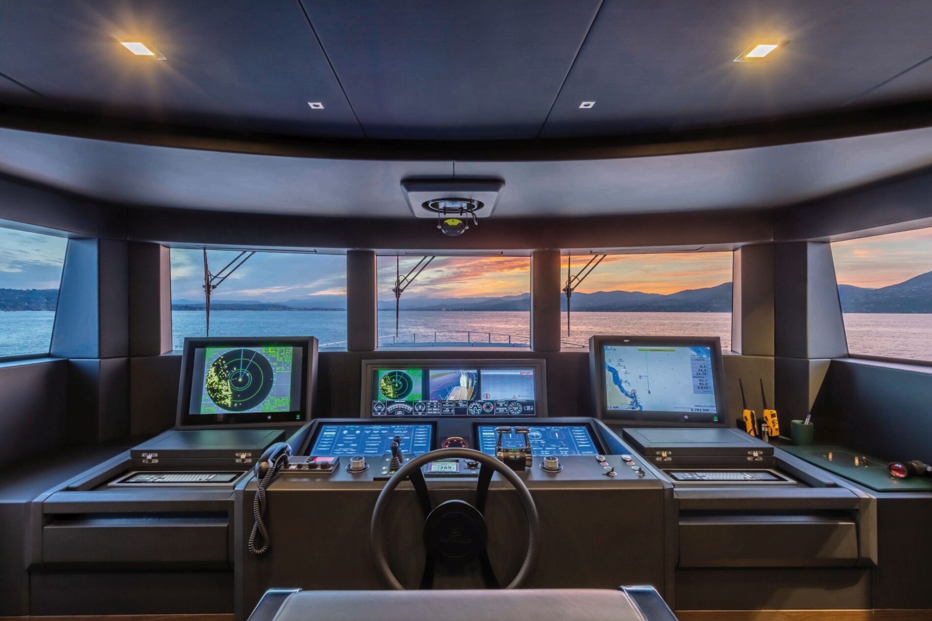 CustomLineNavetta42MainDeck 0012 35210 1900x1267